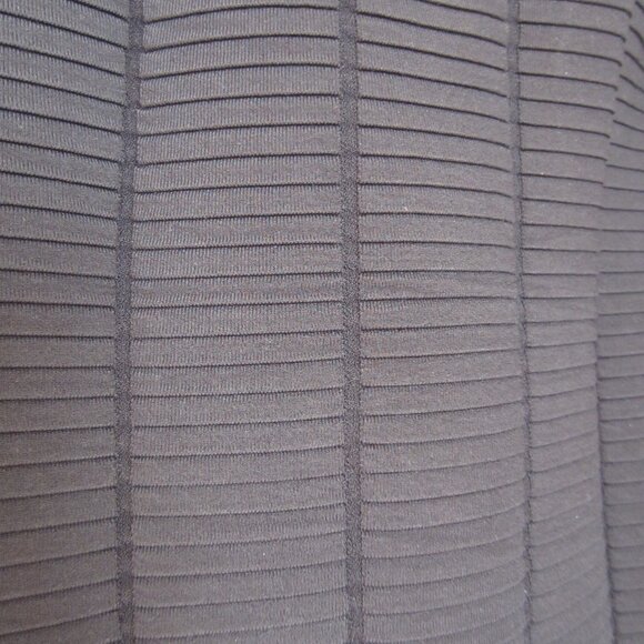 Giorgio Armani Women's Black Pencil Skirt Size 46 with tiny pleats - Picture 5 of 7